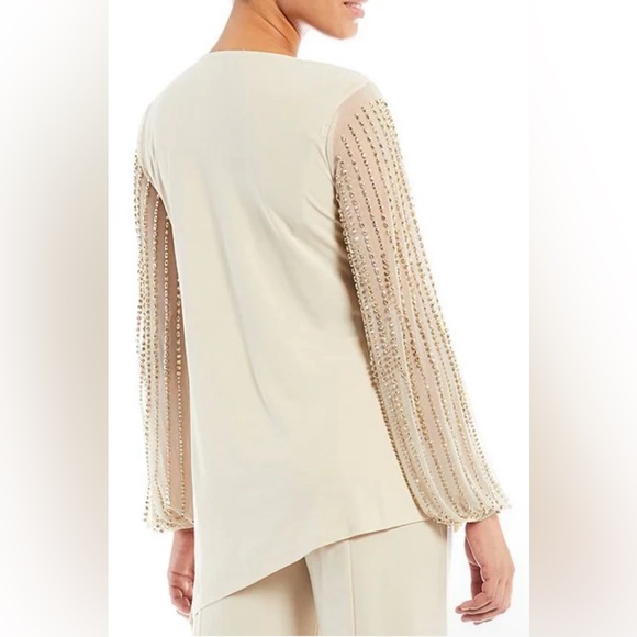 Marina
Beaded Long Sleeve Crew Neck 2-Piece Pant Set
$169.00 size 6 - Picture 2 of 3